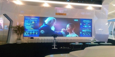 超宽条形液晶显示屏：超长视界新体验，重塑展厅与指挥空间显示格局